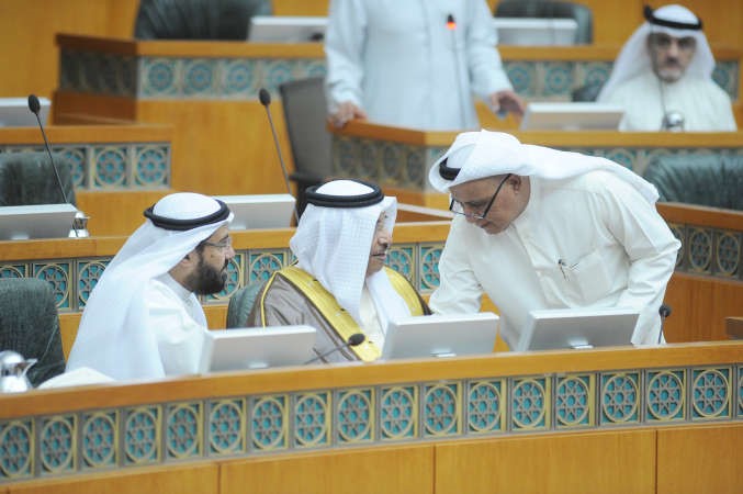 سمو رئيس الوزراء الشيخ جابر المبارك ودعلي العمير ونبيل الفضل
