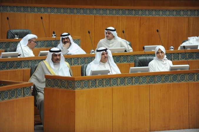 الشيخ صباح الخالد والشيخ سلمان الحمود وهند الصبيح اثناء سير الجلسة