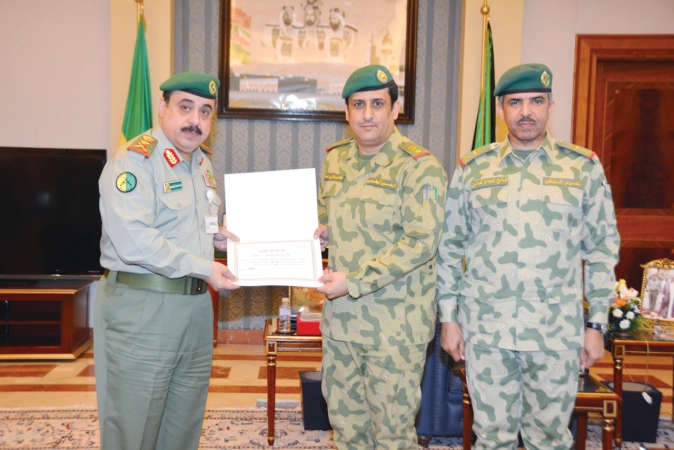 وكيل الحرس الوطني يكرم المقدم الركن محسن حماد