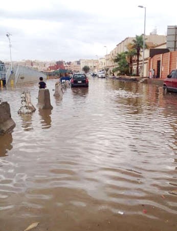 جدة غارقة في مياه الامطار