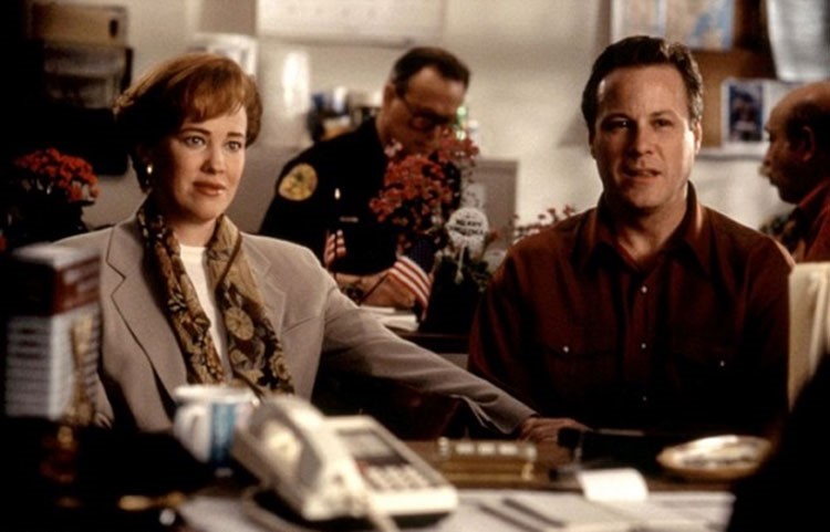 النجمان كاثرين اوهارا وجون هيرد في لقطة من الفيلم