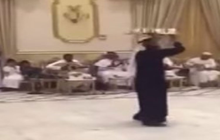 بالفيديو.. شاب "جاب العيد" بحفل زواج ثري خليجي