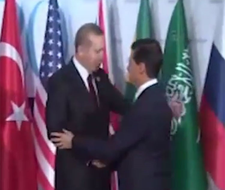 بالفيديو.. اردوغان يعاتب رئيس المكسيك بسبب زوجته!