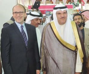 الحمود والسفير الاميركي دوغلاس سيليمان في احد الاجنحة﻿