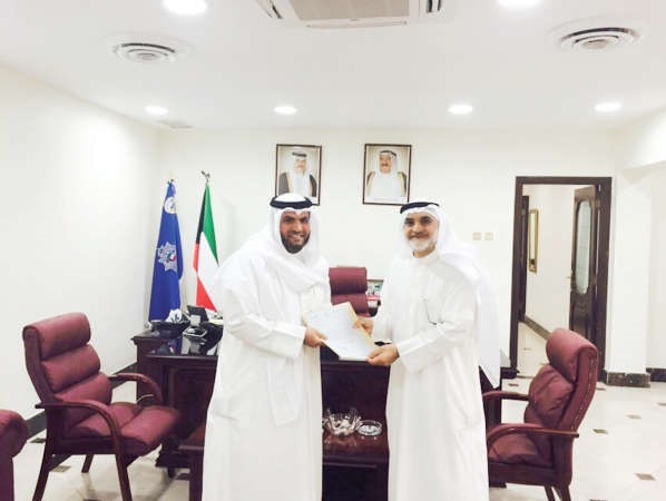 اللواء دفهد الدوسري مكرما المدعي العام نايف العتيبي﻿