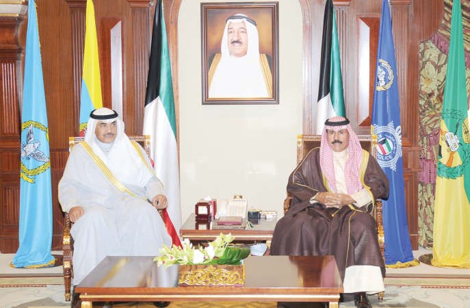 سمو ولي العهد الشيخ نواف الاحمد مستقبلا الشيخ صباح الخالد﻿
