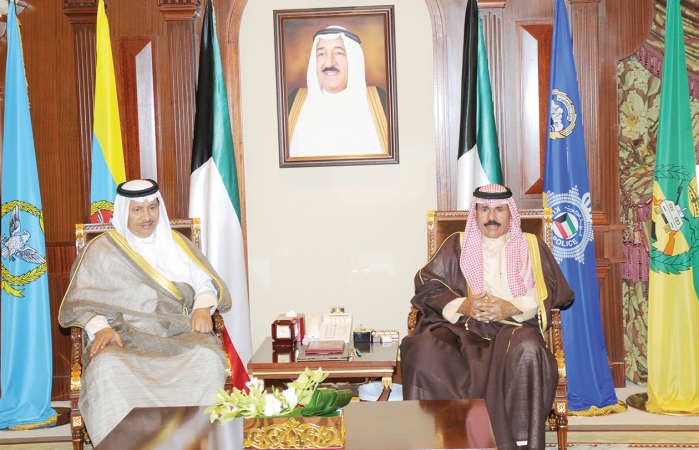 سمو ولي العهد الشيخ نواف الاحمد مستقبلا سمو الشيخ جابر المبارك﻿