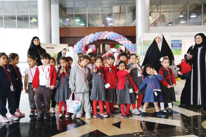 عدد من تلاميذ المدارس في المعرض﻿