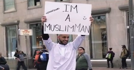 بالفيديو.. أغنية رجل مسلم لتغيير "الصورة النمطية" ضد المسلمين تحقق انتشاراً واسعاً على مواقع التواصل