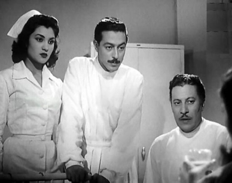 ليست "صور فوتوشوب".. ولكنها للفنانة إلهام شاهين 