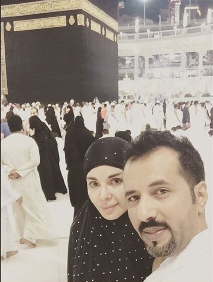 صورة: مصعب الفيلكاوي وزوجته سماح غندور في "سيلفي" بالحرم المكي 