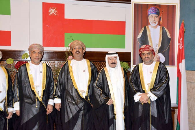 سلطان بن حثلين يبارك للسفير العماني