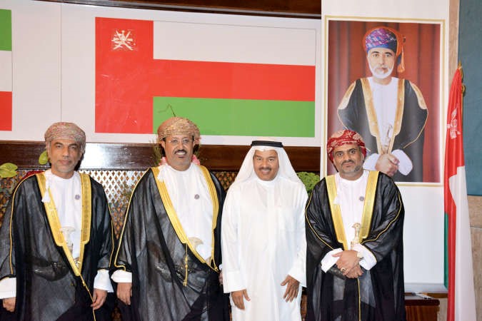 الفنان عبدالرحمن العقل مباركا 