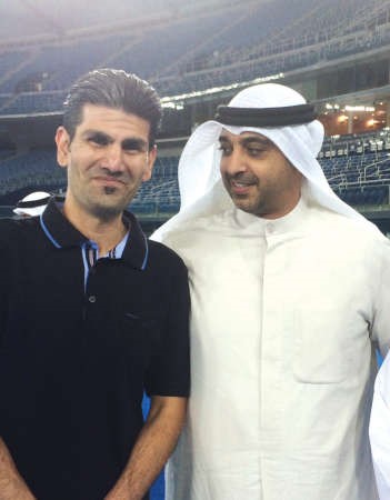 وزير الدولة لشؤون مجلس الوزراء الشيخ محمد العبدالله مع الزميل عبدالمحسن الايوبي