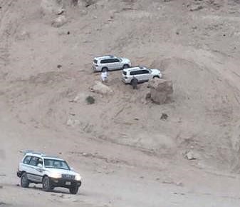 تقديم المساهدة لقائد السيارة العالقة