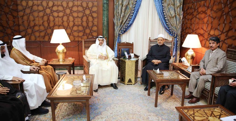 جانب من لقاء شيخ الازهر داحمد الطيب والوزير يعقوب الصانع والوفد المرافق بحضور السفير سالم الزمانان ناصر عبدالسيد