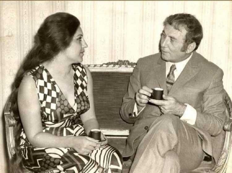 صورة: شاهدوا ماذا كتب نزار قبّاني على قبر زوجته بلقيس