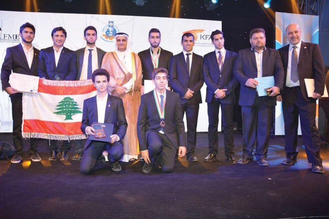 م اياد الخرافي متوسطا مخترعي لبنان﻿