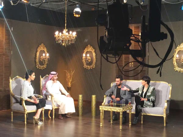 هنادي وزوجها خلال اللقاء مع احمد الموسوي وابرار دهراب