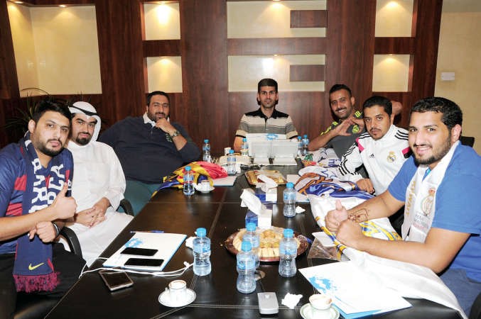 الزميل عبدالمحسن الايوبي يدير ندوة الكلاسيكو يوسف كريم