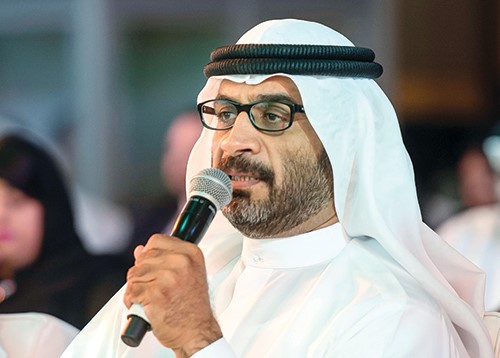 عبدالله حمدان بن دلموك الرئيس التنفيذي لمركز حمدان بن محمد لاحياء التراث يتحدث بالمؤتمر