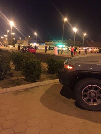 تجمهر اهالي المنطقة في موقع الصالة﻿