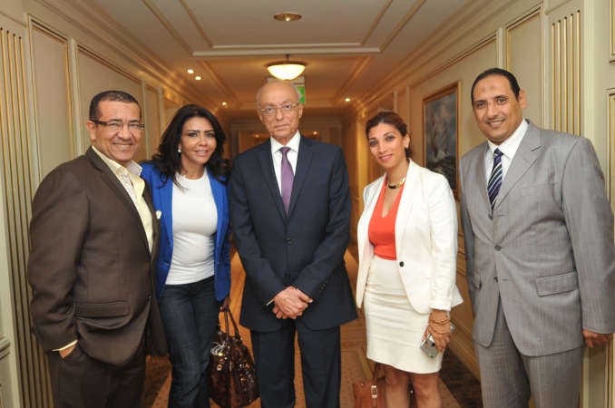 اللواء سامح سيف اليزل مع الزملاء حسام فتحي واسامة ابو السعود وحنان كمال وخلود ابو المجد