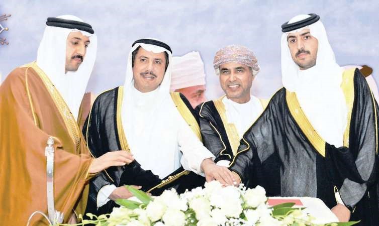 السفير الشيخ عزام الصباح وعدد من السفراء العرب خلال الحفل 