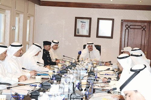 الشيخ سلمان الحمود مترئسا الاجتماع﻿