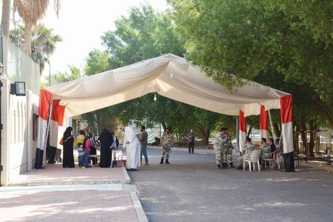 خيمة كبيرة امام السفارة المصرية لراحة الناخبين﻿