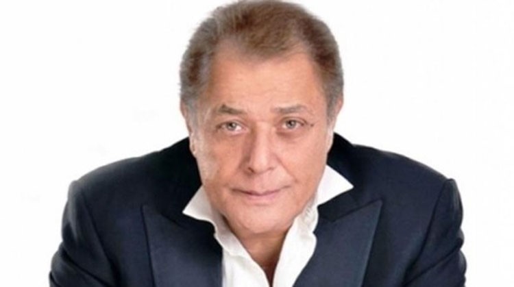 بالفيديو.. محمود عبد العزيز يبكي على الهواء... ماذا قال عن السيسي