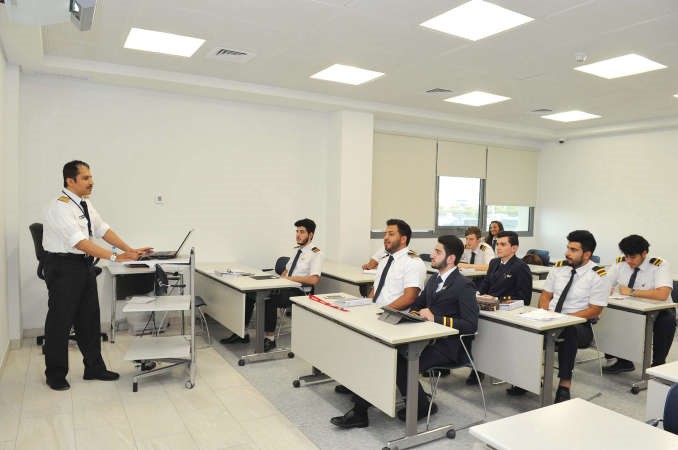 مسعد مشاري خلال احدى المحاضرات﻿