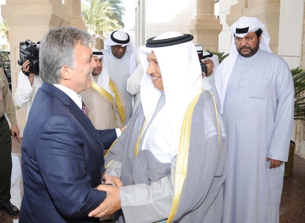  سمو رئيس الوزراء الشيخ جابر المبارك مستقبلا عبدالله غول ﻿
