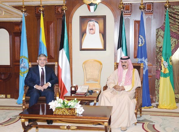 سمو ولي العهد الشيخ نواف الاحمد لدى استقباله عبدالله غول