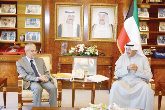النائب الاول لرئيس مجلس الوزراء ووزير الخارجية الشيخ صباح خالد يجتمع مع مدير عام مؤسسة الكويت للتقدم العلمي دعدنان شهاب الدين 