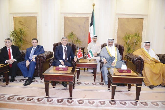 الرئيس الغانم خلال استقباله الرئيس التركي السابق عبدالله غول﻿