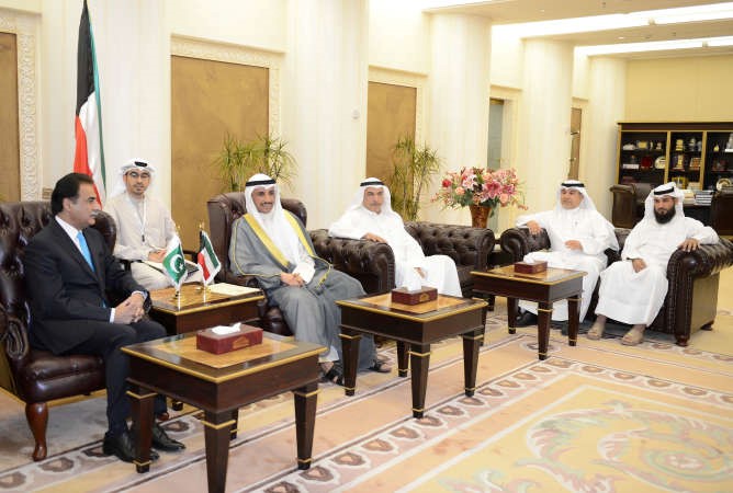 رئيس مجلس الامة مرزوق الغانم خلال استقباله رئيس البرلمان الباكستاني سردار اياز صادق والوفد المرافق له بحضور فيصل الشايع وعبدالله التميمي وعلام الكندري﻿