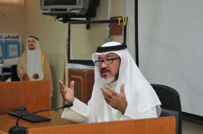 الزميل يوسف عبدالرحمن خلال المحاضرة	﻿