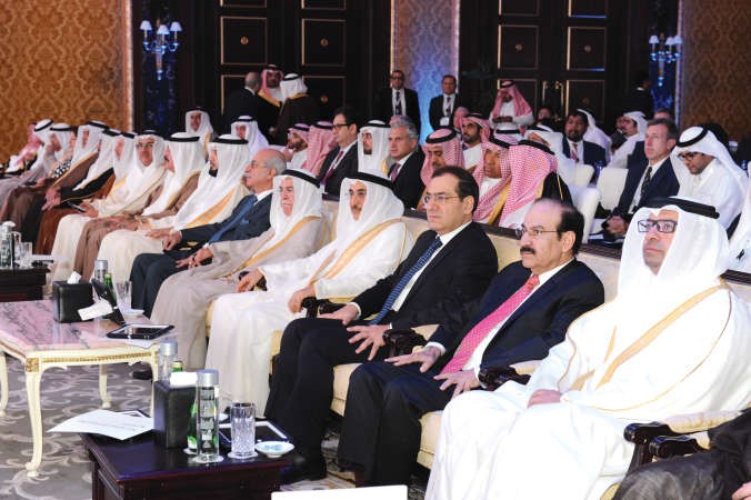 جانب من المشاركين في ملتقى ابيكورب للطاقة بالبحرين