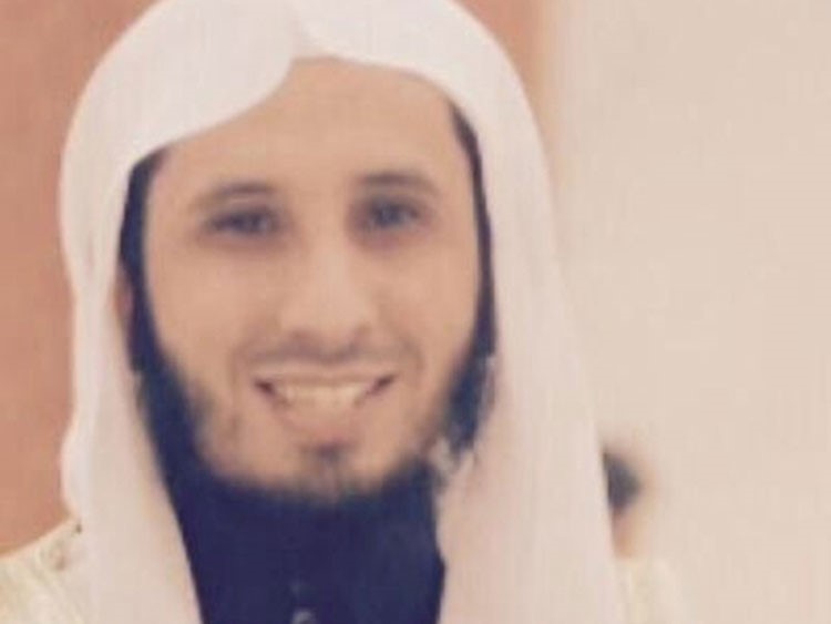 راقٍ سعودي: الجن يراسلني على الهاتف.. ومواقع التواصل تشتعل سخرية