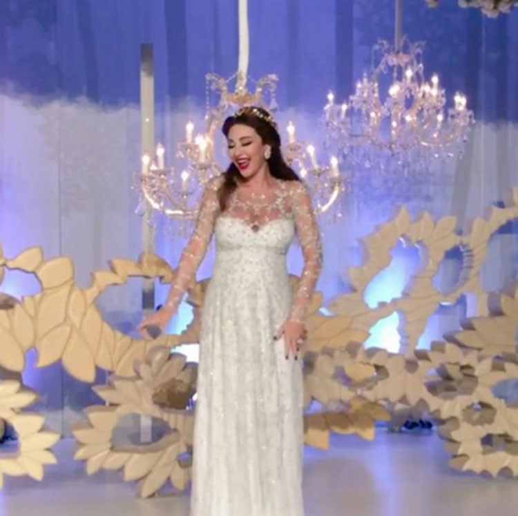بالفيديو والصور.. ميريام فارس تتألق بالابيض في حفل زفاف قطري 