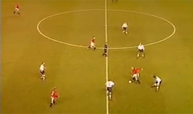بالفيديو.. لاعب هولندي يُسجل هدفاً رائعاً.. على طريقة كانتونا!
