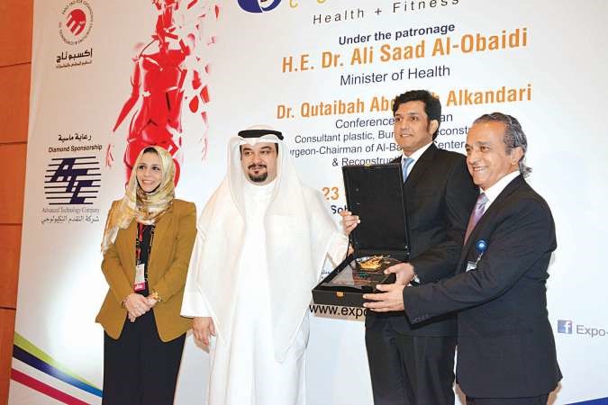 دمحمود عبد الهادي ودقتيبة الكندري وداليا وفائي يكرمون دجورج بريدي 