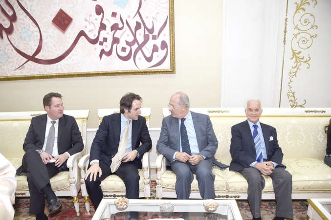 فهد ابو شعر وعدد من الحضور﻿