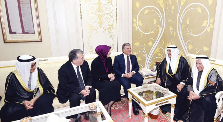 سمو الشيخ ناصر المحمد والرئيس التركي السابق عبدالله غول وعلي الغانم وفهد المعجل وبعض الحضور﻿