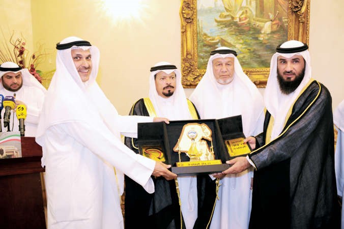 علام الكندري ينوب عن رئيس مجلس الامة في تكريم ذوي النواب الراحلين ويبدو امير الرشايدة محمد المسيلم