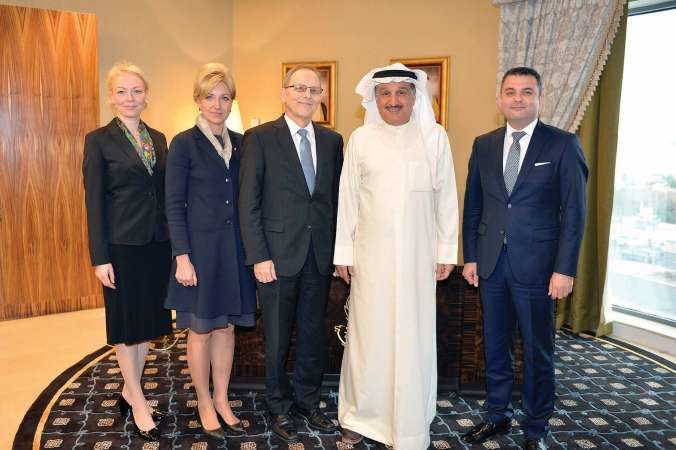 كامل العوضي مستقبلا الوفد اللاتفي