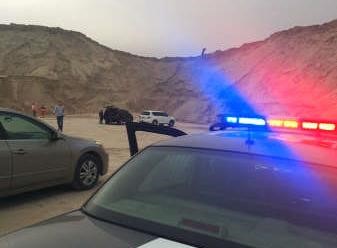 رجال المتفجرات يقومون بتفجير قذيفتين ﻿