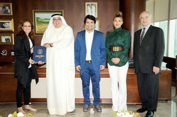 من اليمين سامر خنشت الرئيس التنفيذي لعمليات المجموعة وعبير العمر مدير المسؤولية الاجتماعية للشركات وشملان البحر مدير عام برنامج البروتيجيز وفيصل العيار نائب رئيس مجلس الادارة ورنا الخالد مرشدة برنامج البروتيجيز﻿