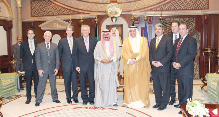 سمو ولي العهد الشيخ نواف الاحمد مستقبلا حاكم ولاية فرجينيا والوفد المرافق له بحضور الشيخ فيصل الحمود ﻿